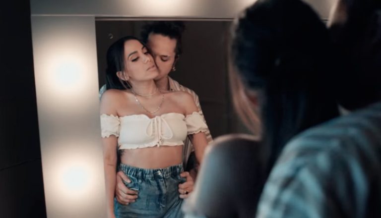 Com Anitta, Vitão lança música ‘Complicado’ e clipe com cenas calientes