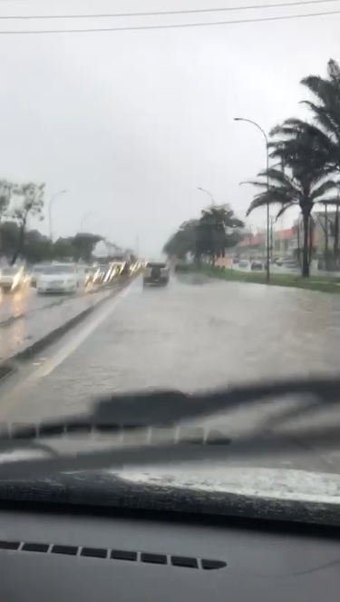 Trecho da BR-101 é totalmente bloqueado
