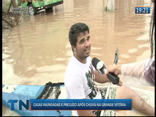 Casas inundadas e prejuízo após chuva na Grande Vitória