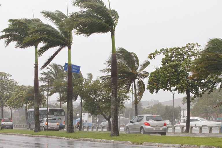 Instituto emite alerta de chuva intensa e vendaval para o Estado