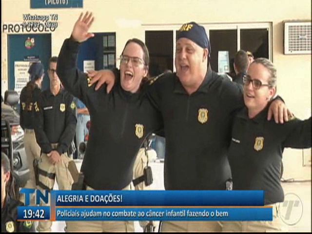 Alegria e doações! Policiais ajudam no combate ao câncer infantil fazendo o bem