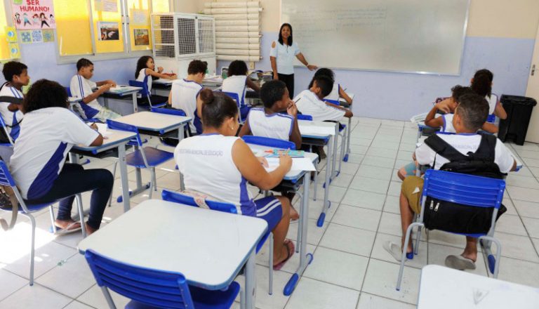 Prefeitura de Vitória adia provas do concurso público para o magistério