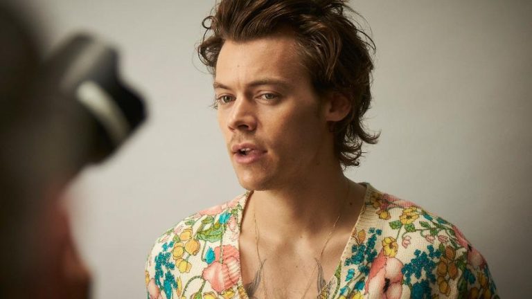 Harry Styles emplaca seu segundo hit na carreira no TOP 5 da parada britânica