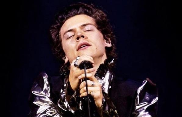 Harry Styles não terminará 2019 sem dar um presente aos fãs. Álbum chega em 13/12