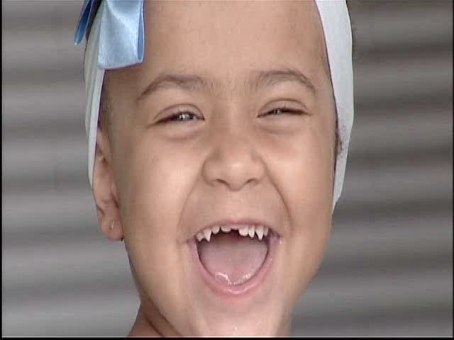 Menina que foi atingida por marquise em Guarapari recebe alta