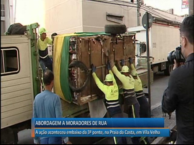 Abordagem a moradores de rua aconteceu embaixo da Terceira Ponte, na Praia da Costa