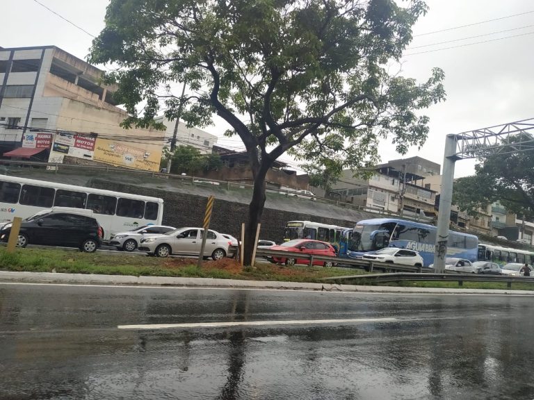Demora de mais de duas horas para atravessar a Segunda Ponte