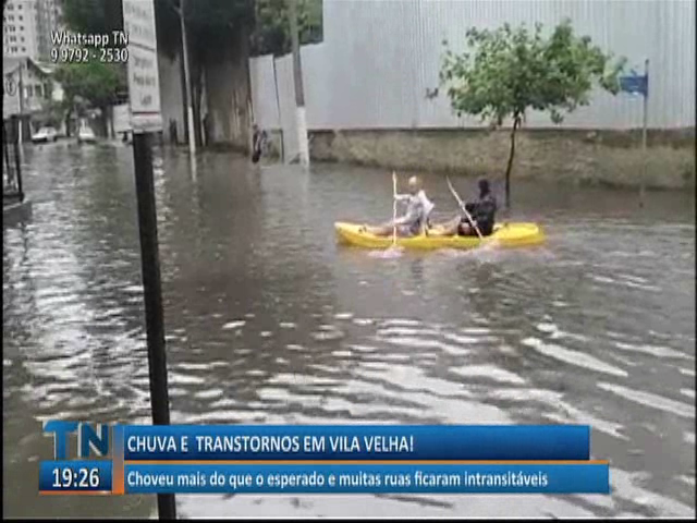 Choveu mais que o esperado em Vila Velha e muitas ruas ficaram intransitáveis