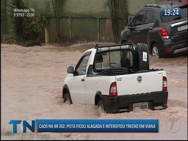 Caos na BR-262: Pista ficou alagada e interditou trecho em Viana