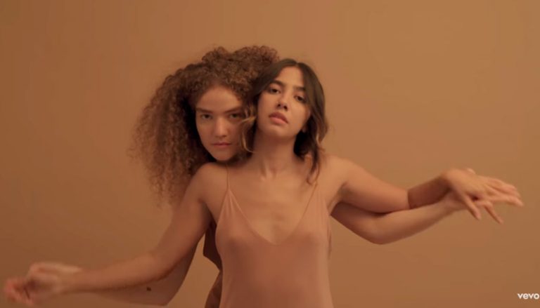 Duo Anavitória lança clipe de “A gente junto”