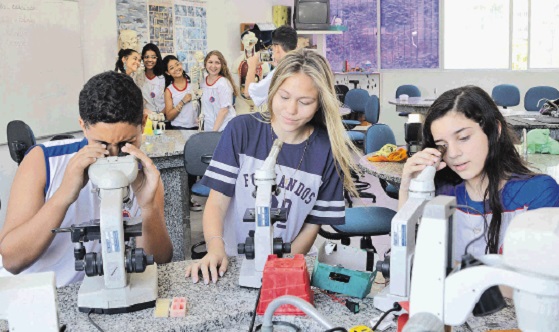Seis décadas dedicadas ao ensino