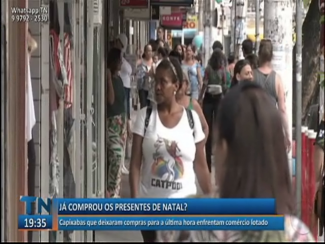 Capixabas que deixaram compras para a última hora enfrentam comércio lotado