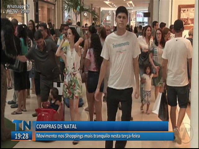 Movimento nos shoppings mais tranquilo horas antes do Natal