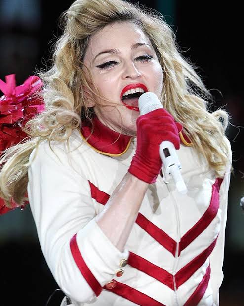 Faixa ‘God Control’ gravada por Madonna, pode virar caso de Justiça nos EUA