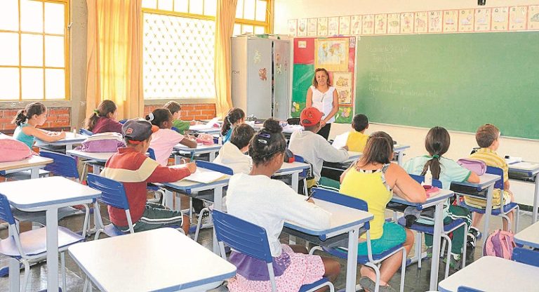 Cinco prefeituras abrem seleção de professores