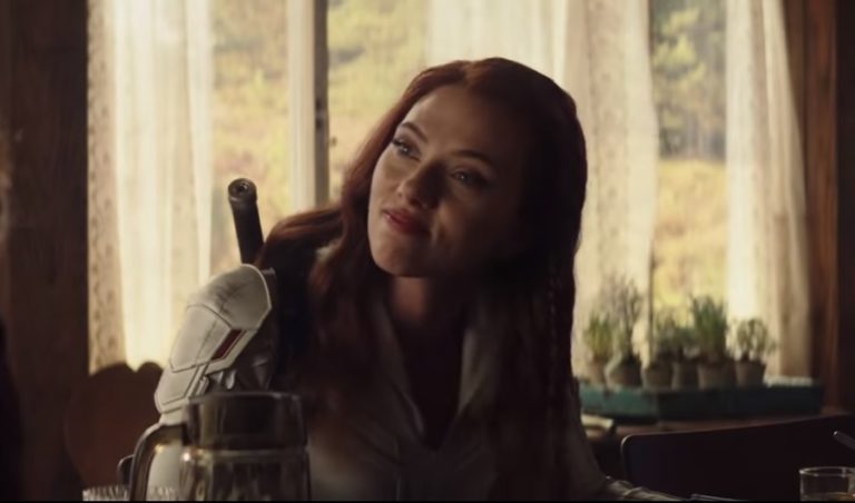 Estrela de “Viúva Negra” diz que trabalhou duro antes de poder escolher seus filmes. Veja trailer