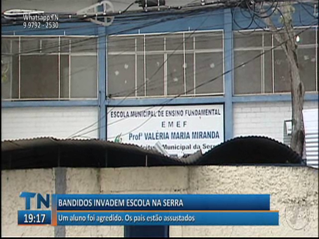 Bandidos invadem escola na Serra
