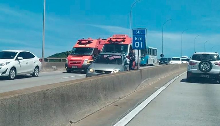Acidente complica o trânsito na Terceira Ponte no sentido Vitória