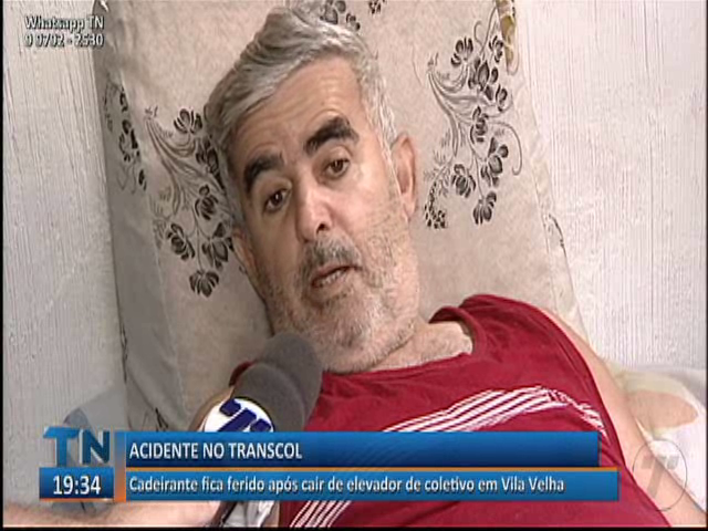 Cadeirante fica ferido após cair de elevador de coletivo em Vila Velha