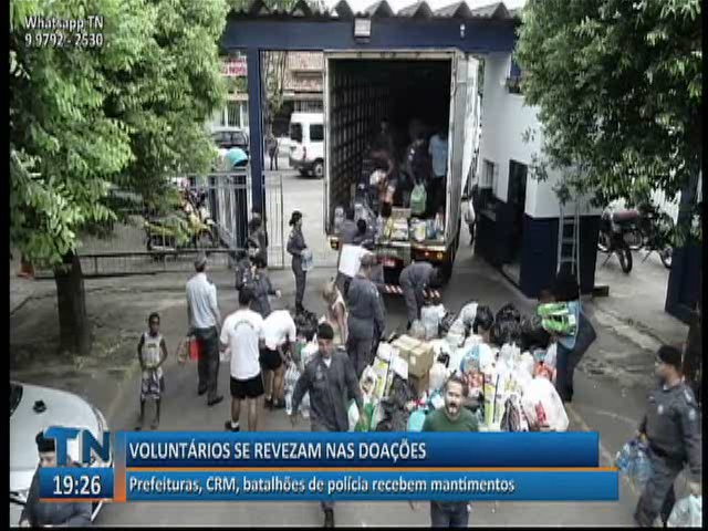 Prefeituras, CRM, batalhões de polícia recebem mantimentos para as vítimas da enchente