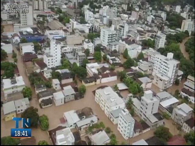 Duas crianças morreram soterradas por causa da chuva