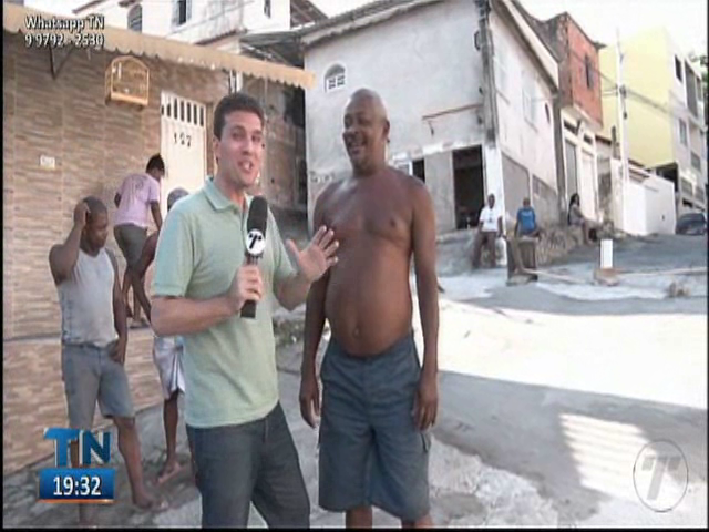 Moradores de Vila Garrido fazem a própria obra na rua do bairro