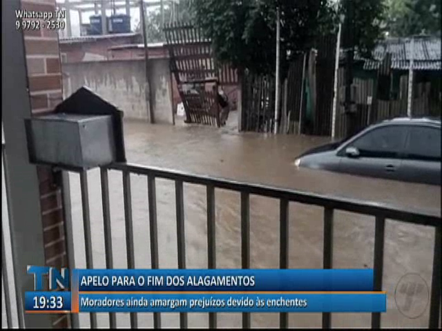 Moradores ainda amargam prejuízos devido às enchentes