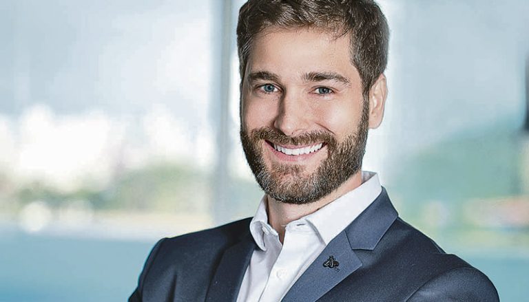 RICARDO ABELHA | “Estresse faz aumentar rugas”, afirma cirurgião plástico