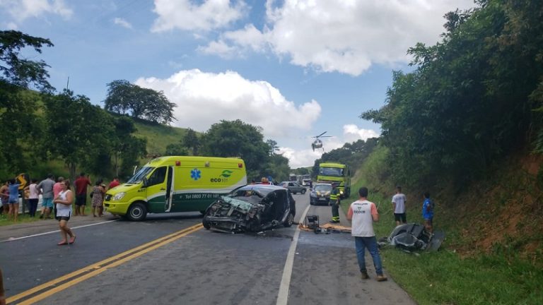Acidente deixa nove pessoas feridas e interdita a BR-101