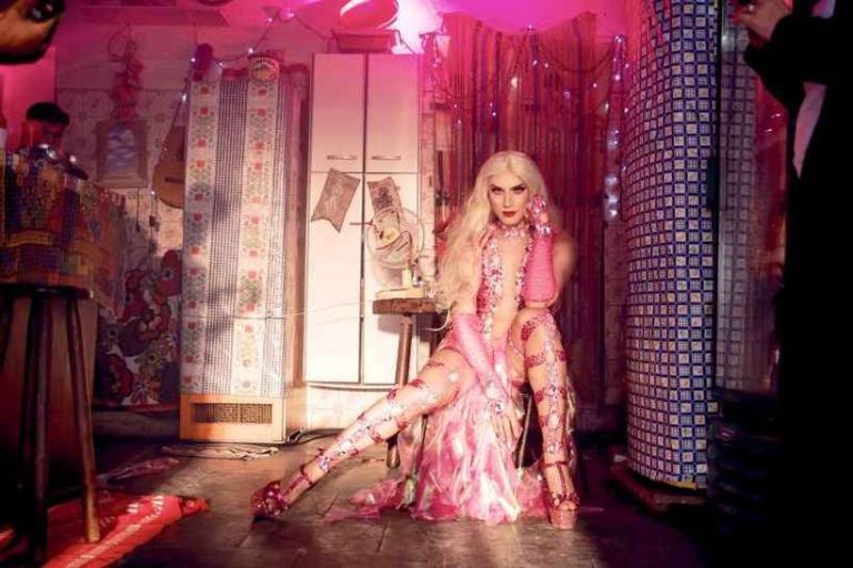 Brasilidade é a nova aposta de Aretuza Lovi com o single ‘I love you Corote’