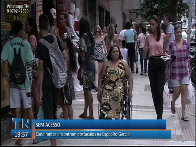 Cadeirantes encontram obstáculos na Expedito Garcia