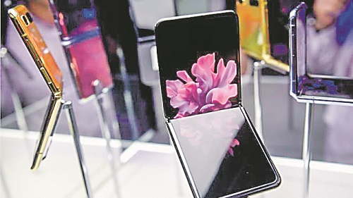 Celulares com bolhas e rachaduras nas telas