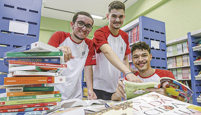 Estágio: 835 vagas para alunos da rede pública. Bolsa é de R$ 619