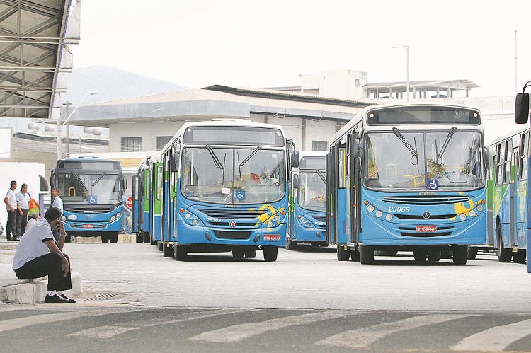 Reforço nas linhas do Transcol para curtir os desfiles