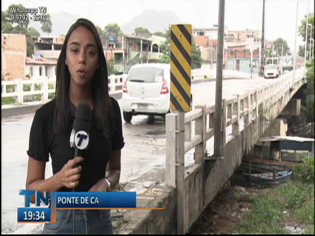 Um laudo da Defesa Civil apontou que há riscos para quem passa pela ponte de Capuaba