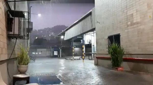 “Raios e trovões”: chuva assusta moradores da Grande Vitória