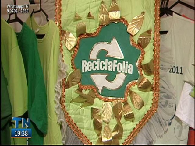 Folia Reciclada: fantasias das escolas de samba fazem a alegria de outros foliões