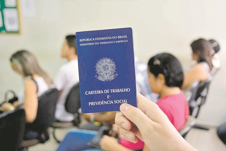 Semana começa com 937 vagas de emprego e salário de até R$ 20 mil