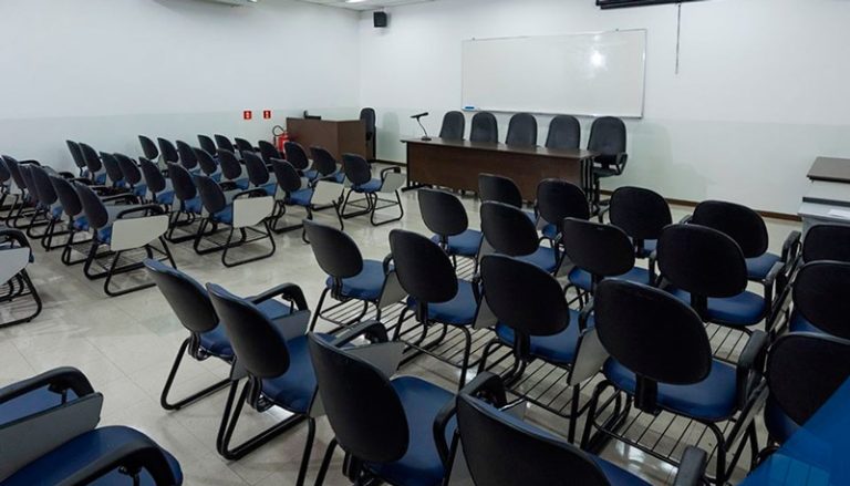 Faculdade particular de Vitória suspende aulas