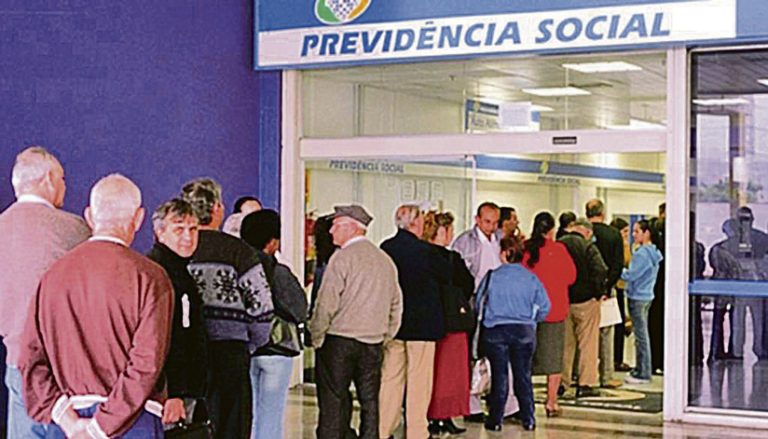Medida libera contratar servidor sem concurso público