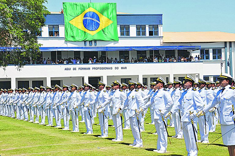 Marinha: 266 vagas e até R$ 9 mil de salário