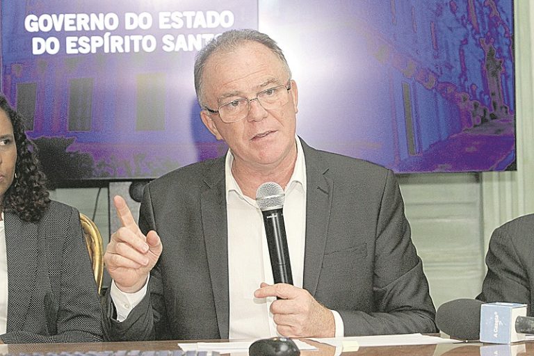 Casagrande suspende concursos no Estado