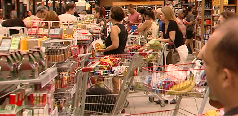 Discussão por causa de álcool em gel e compra de R$ 10 mil somente de um cliente