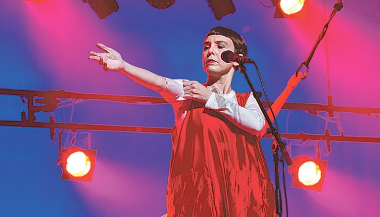 Adriana Calcanhotto lança “Só”, com canções do isolamento