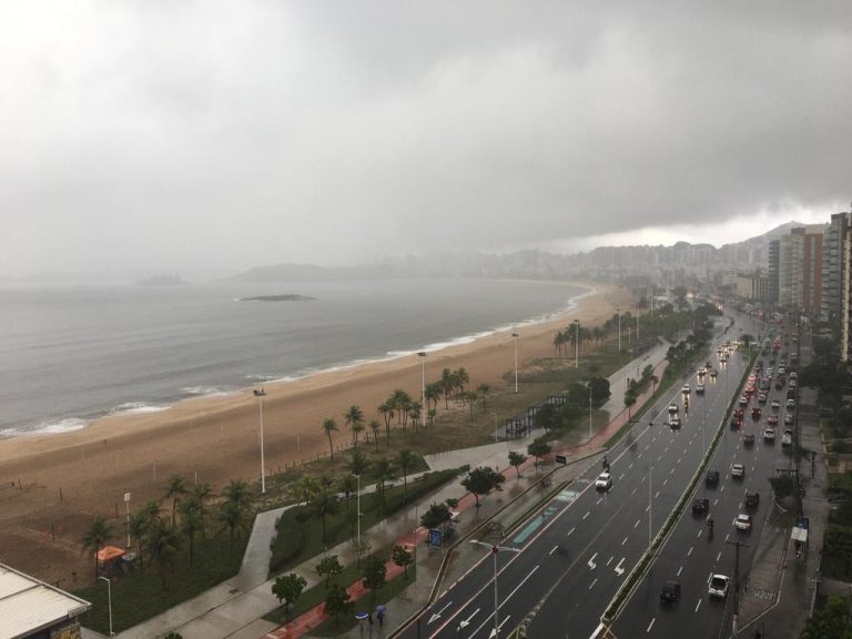 Previsão de ventos fortes e chuva na Grande Vitória nesta quinta-feira