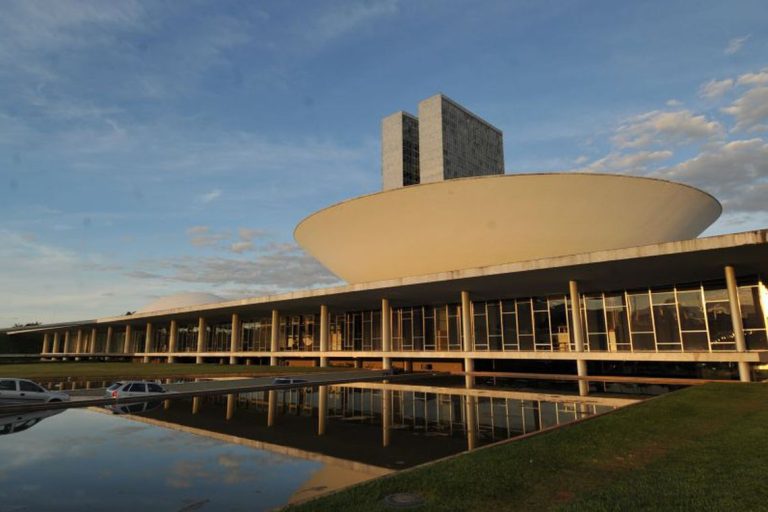 Senado vota hoje adiamento do Enem
