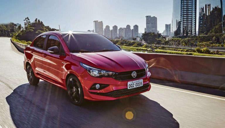 Test drive: Sedã estiloso e esperto na pista