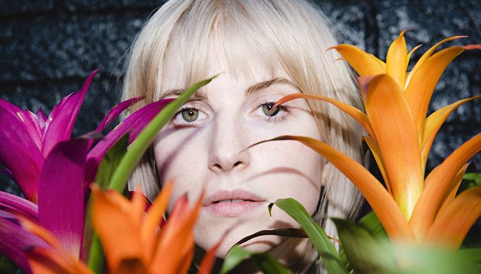 Líder da banda Paramore em mergulho de emoções