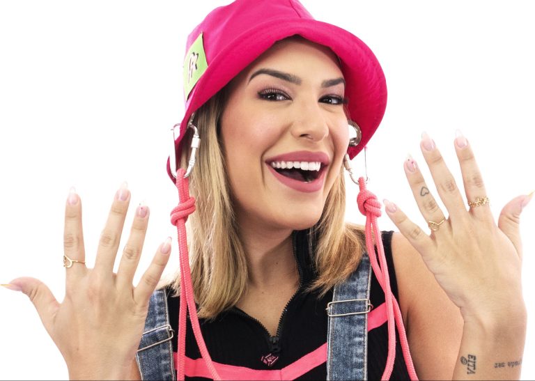 Lore Improta ensina a ensaboar as mãos em “Lava Lava”, parceria com Dennis DJ