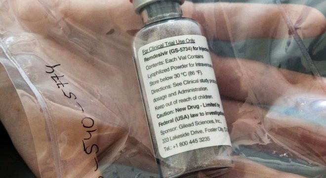 Fabricante abre mão de patente de remédio contra novo coronavírus, mas exclui Brasil